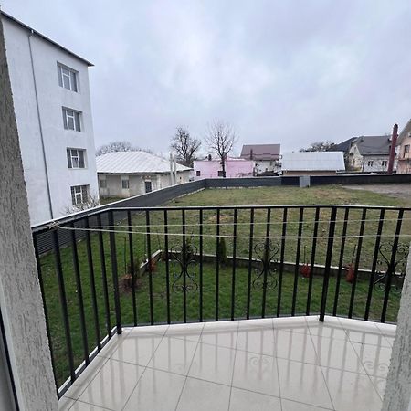 Appartamento Nesta Apartament Fălticeni Esterno foto