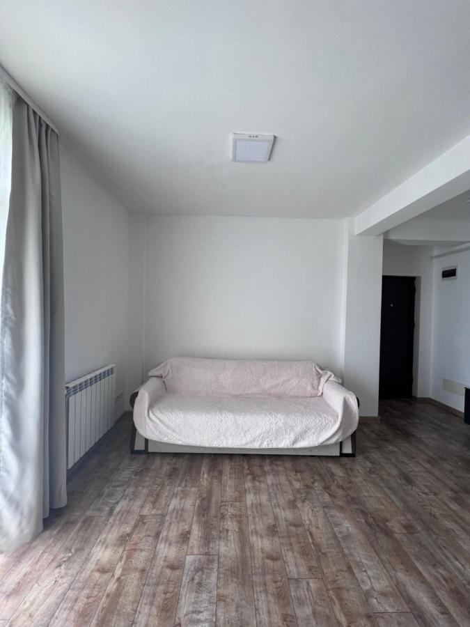 Appartamento Nesta Apartament Fălticeni Esterno foto